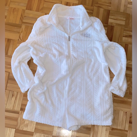 Like NEW! La Vie En Rose PJ Fleece Romper - Picture 1 of 5